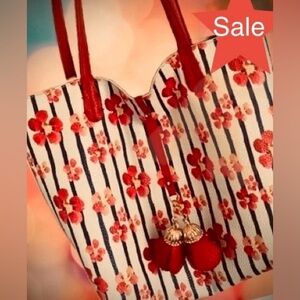 Floral charm Striped Tote Bag - Red and White